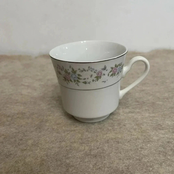 Sango Cannes Pattern 8078 White Floral Goldtone Trim Footed Coffee Tea Cup - Picture 2 of 9